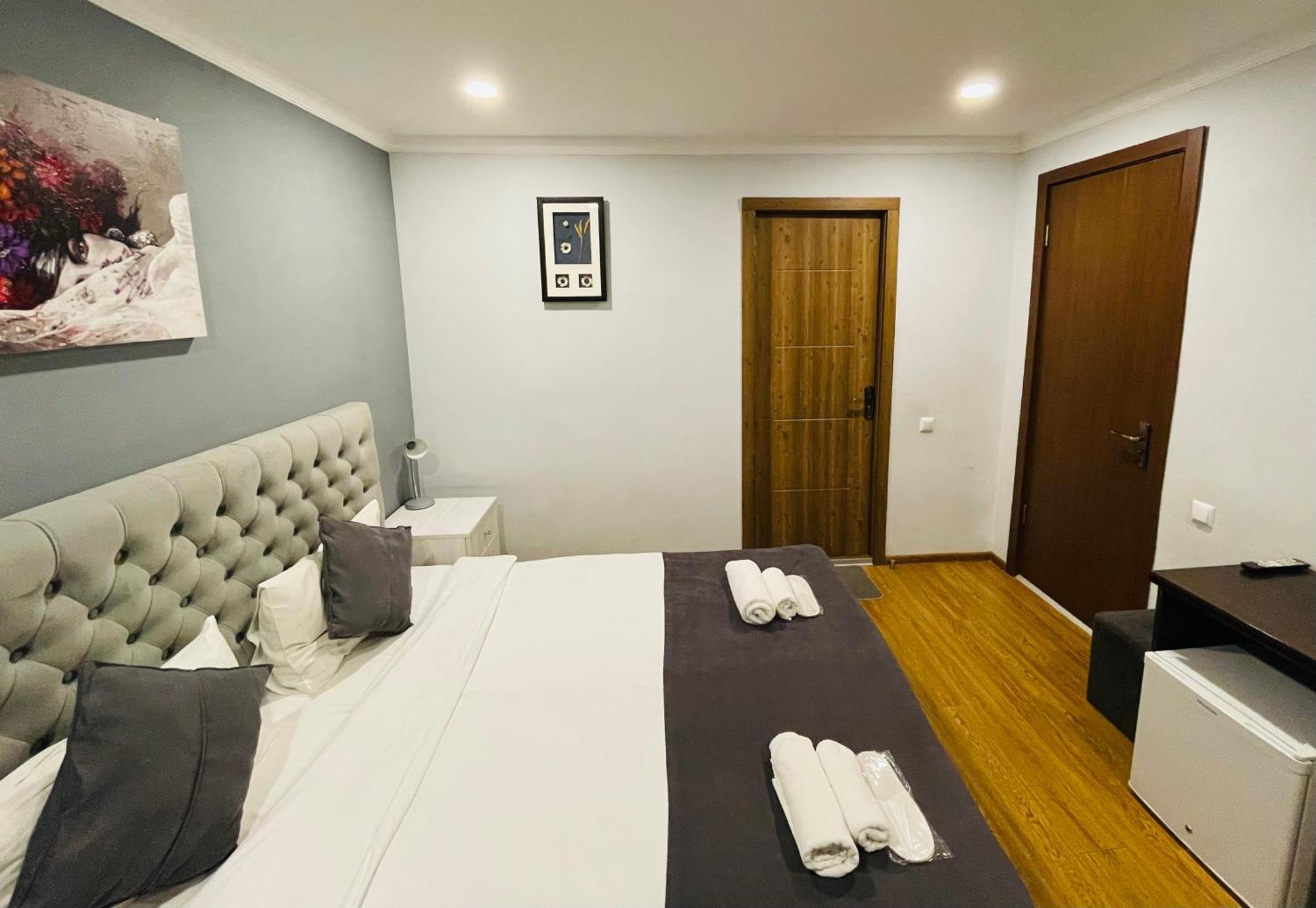 Book Hotel Tbilissi Extérieur photo