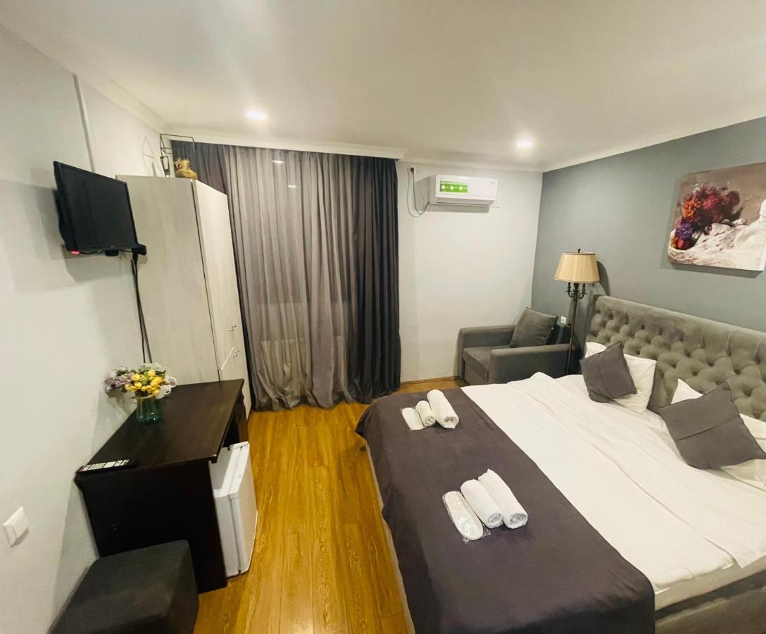Book Hotel Tbilissi Extérieur photo