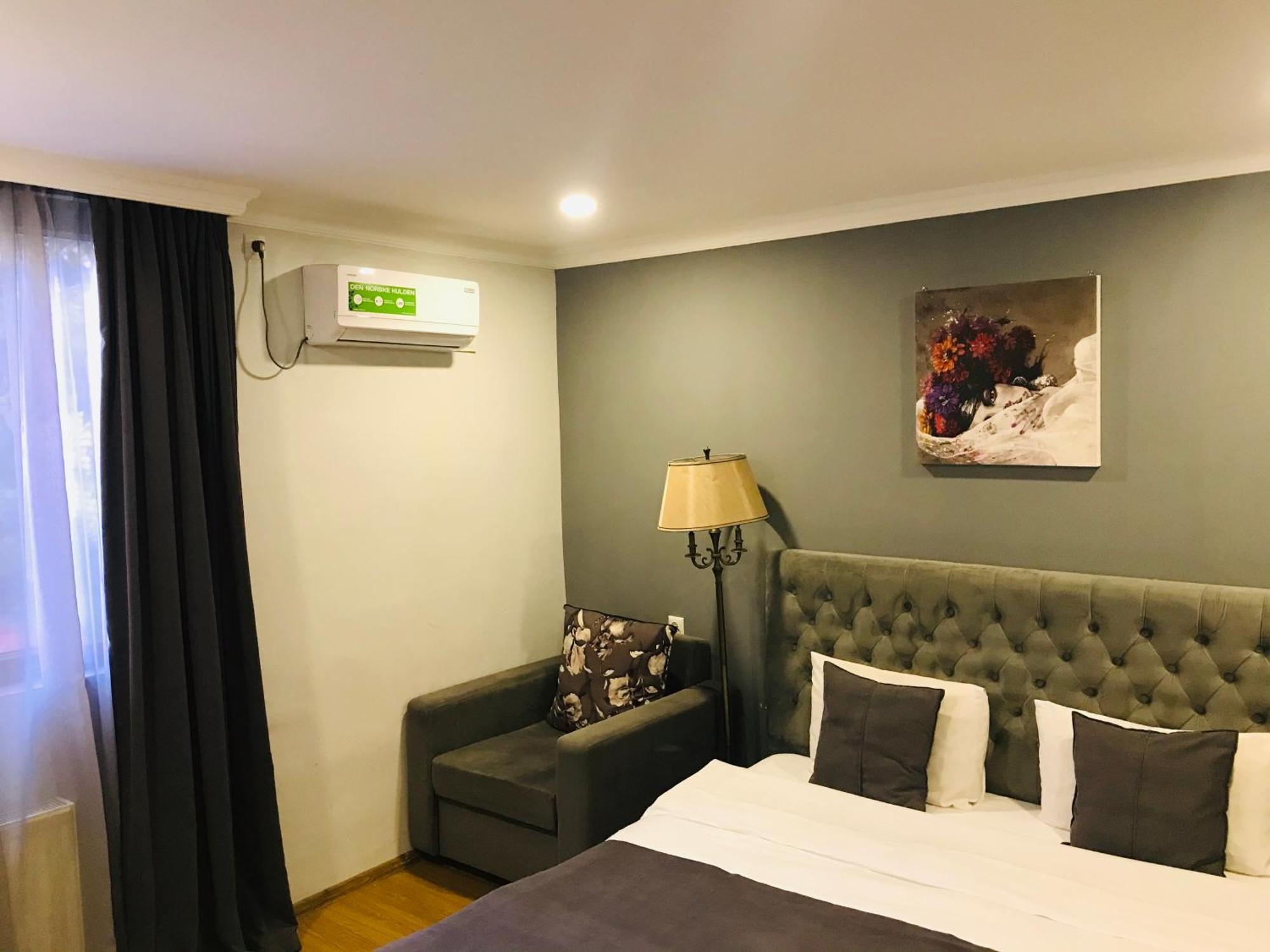 Book Hotel Tbilissi Extérieur photo